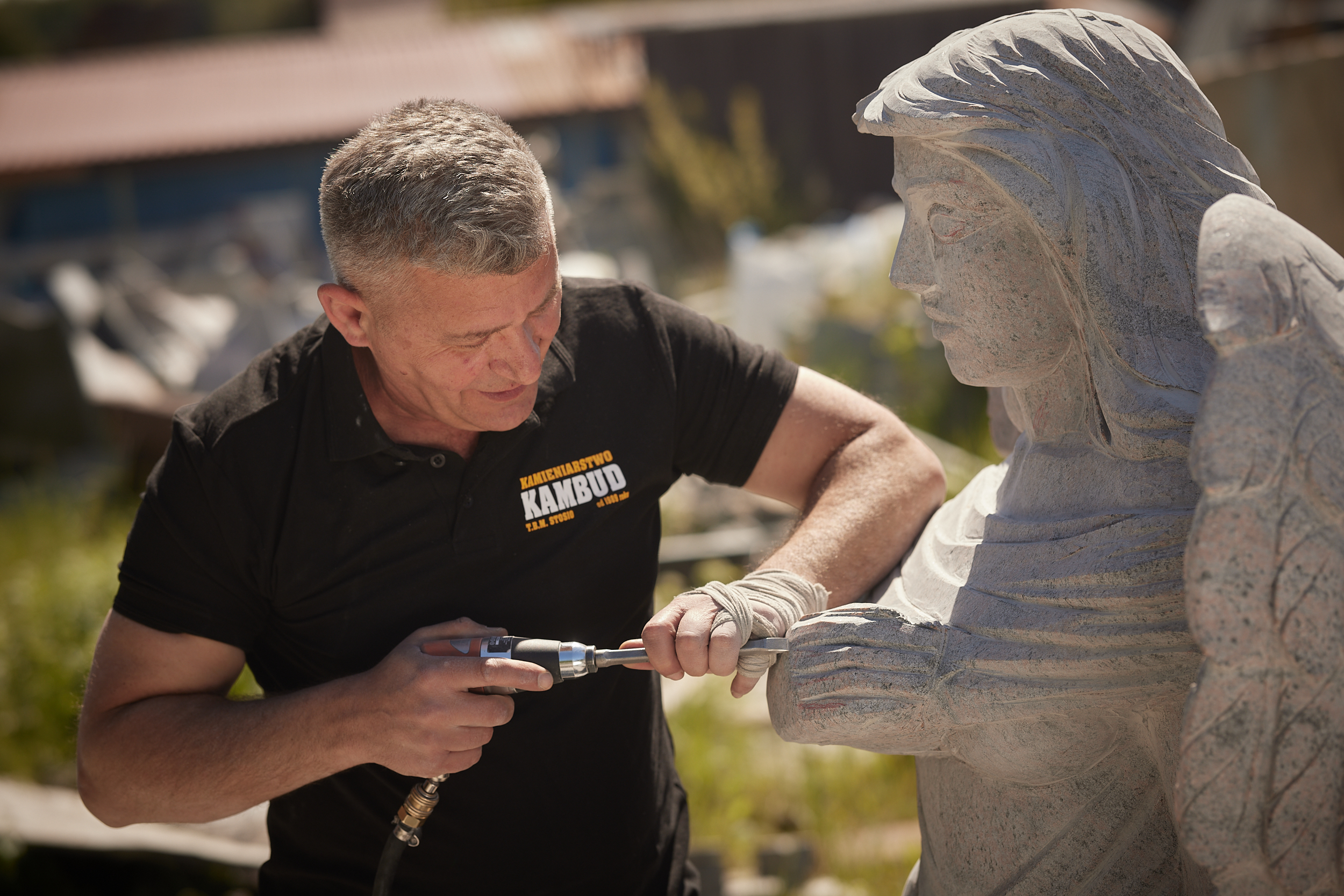 Kamieniarz przy pracy