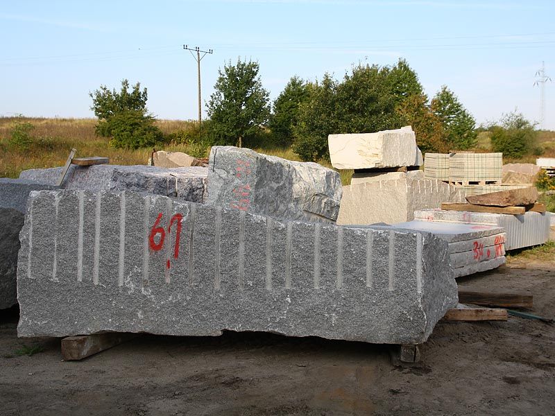 Składowanie bloków granitu